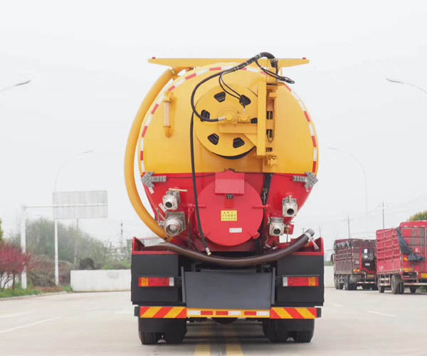 東風(fēng)天龍清洗吸污車