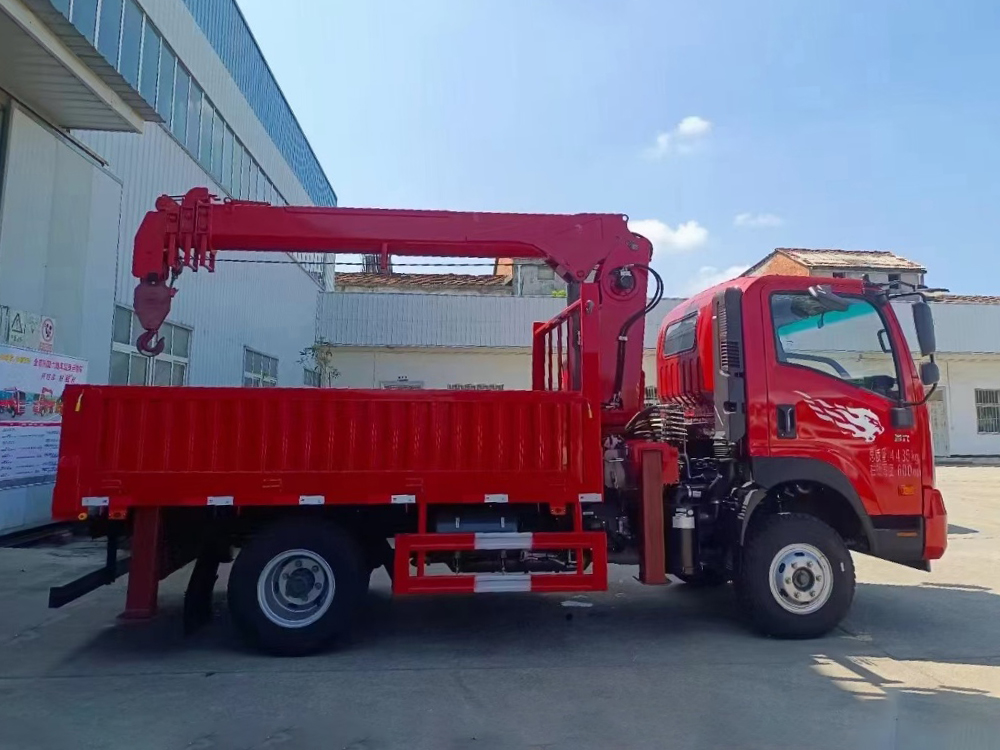 國六重汽藍牌長威5噸四節(jié)直臂隨車吊